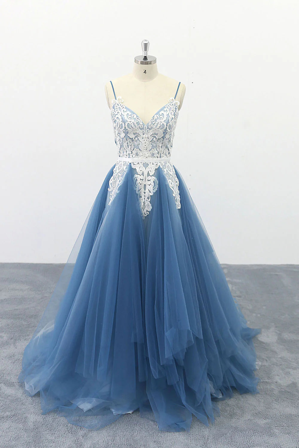 Spaghetti Straps Blue V Neck Tulle Lace Long Wedding Dresses With Applique