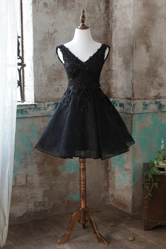 Black v neck tulle lace short homecoming dress