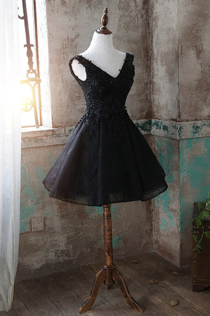 Black v neck tulle lace short homecoming dress