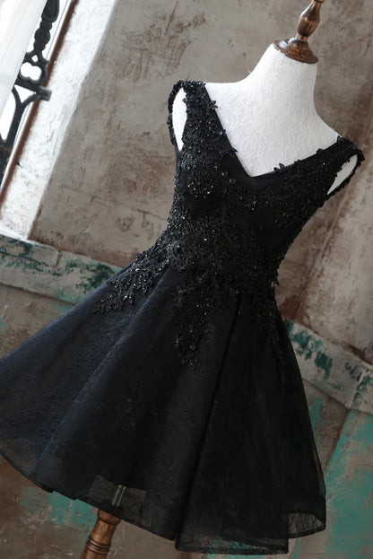 Black v neck tulle lace short homecoming dress