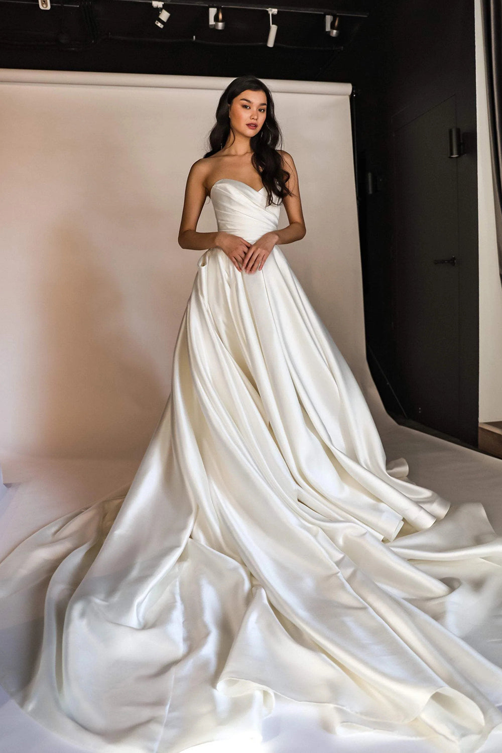 Weitese Elegant A Line Sweetheart White Long Bridal Dress with Sweep Train