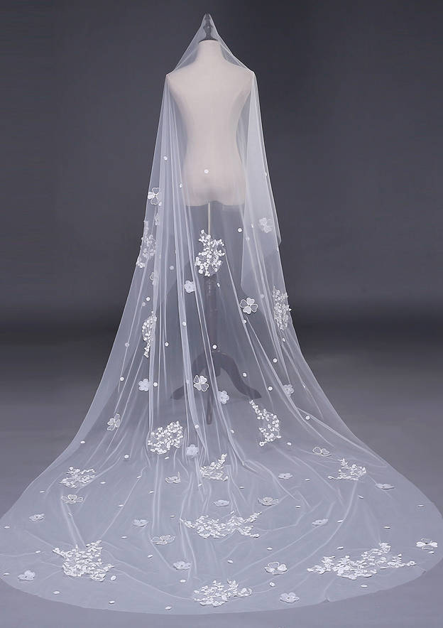 One-tier Cathedral Bridal Veils With Applique Lace