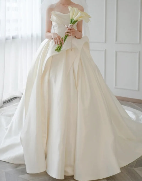 A-line Strapless Backless Satin Wedding Dress ﻿