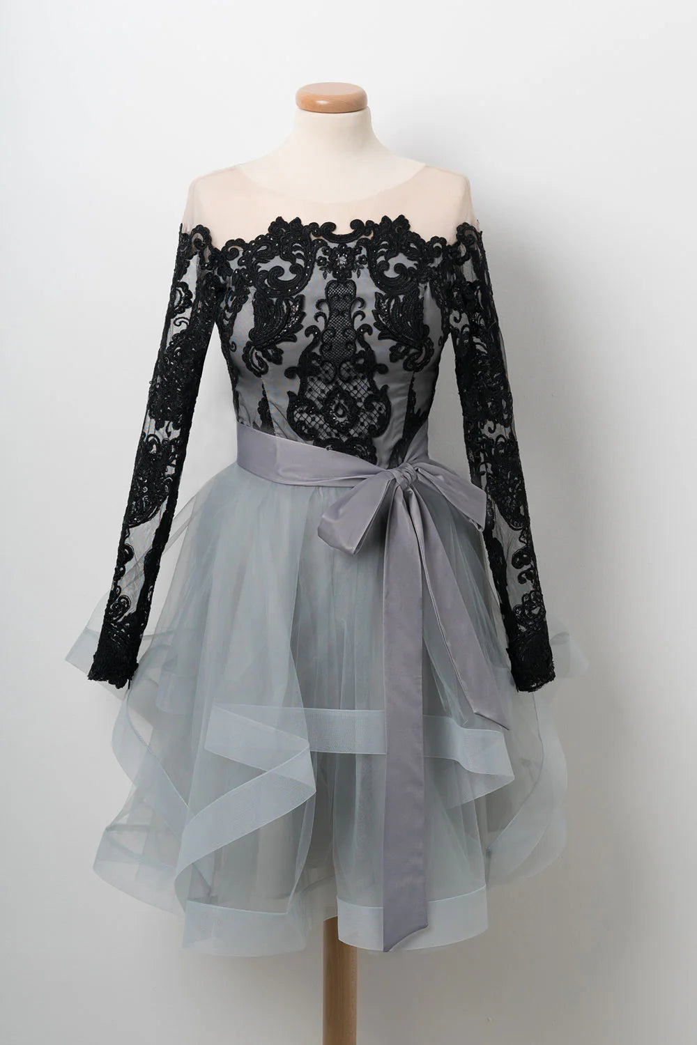 Cute tulle lace applique short homecoming dress