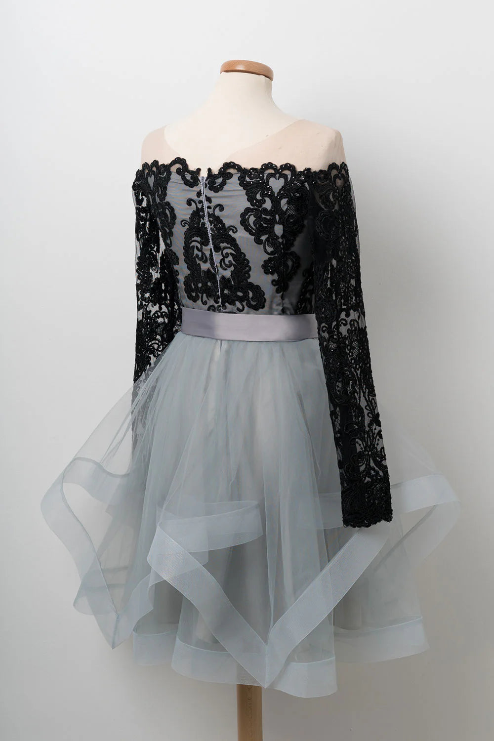 Cute tulle lace applique short homecoming dress