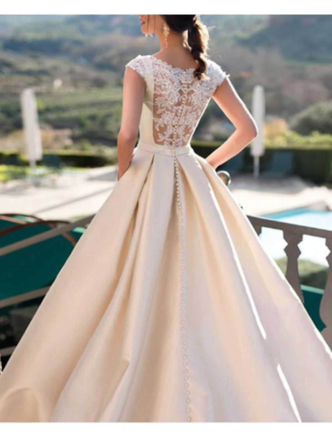 Hall Royal Style Wedding Dresses A-Line Scoop Neck Sleeveless Court Train Satin Bridal Gowns With Pearls Appliques