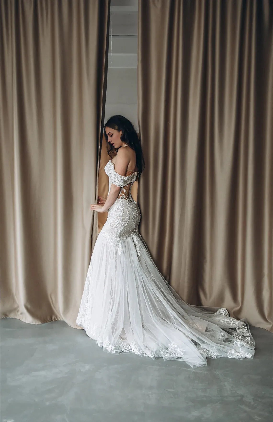 Bridal gown Mermaid wedding dress Elegant Ivory Off-Shoulder Wedding Gown with Lace Bead Embroidery Luxurious Bridal Dress Long Train Sleeveless