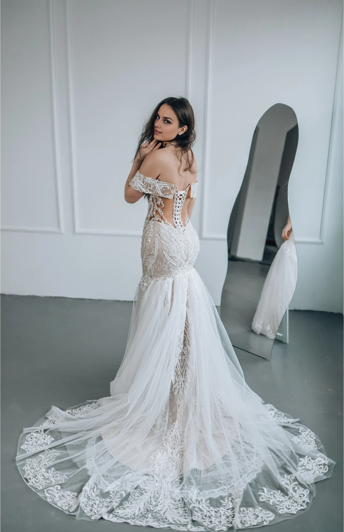 Bridal gown Mermaid wedding dress Elegant Ivory Off-Shoulder Wedding Gown with Lace Bead Embroidery Luxurious Bridal Dress Long Train Sleeveless