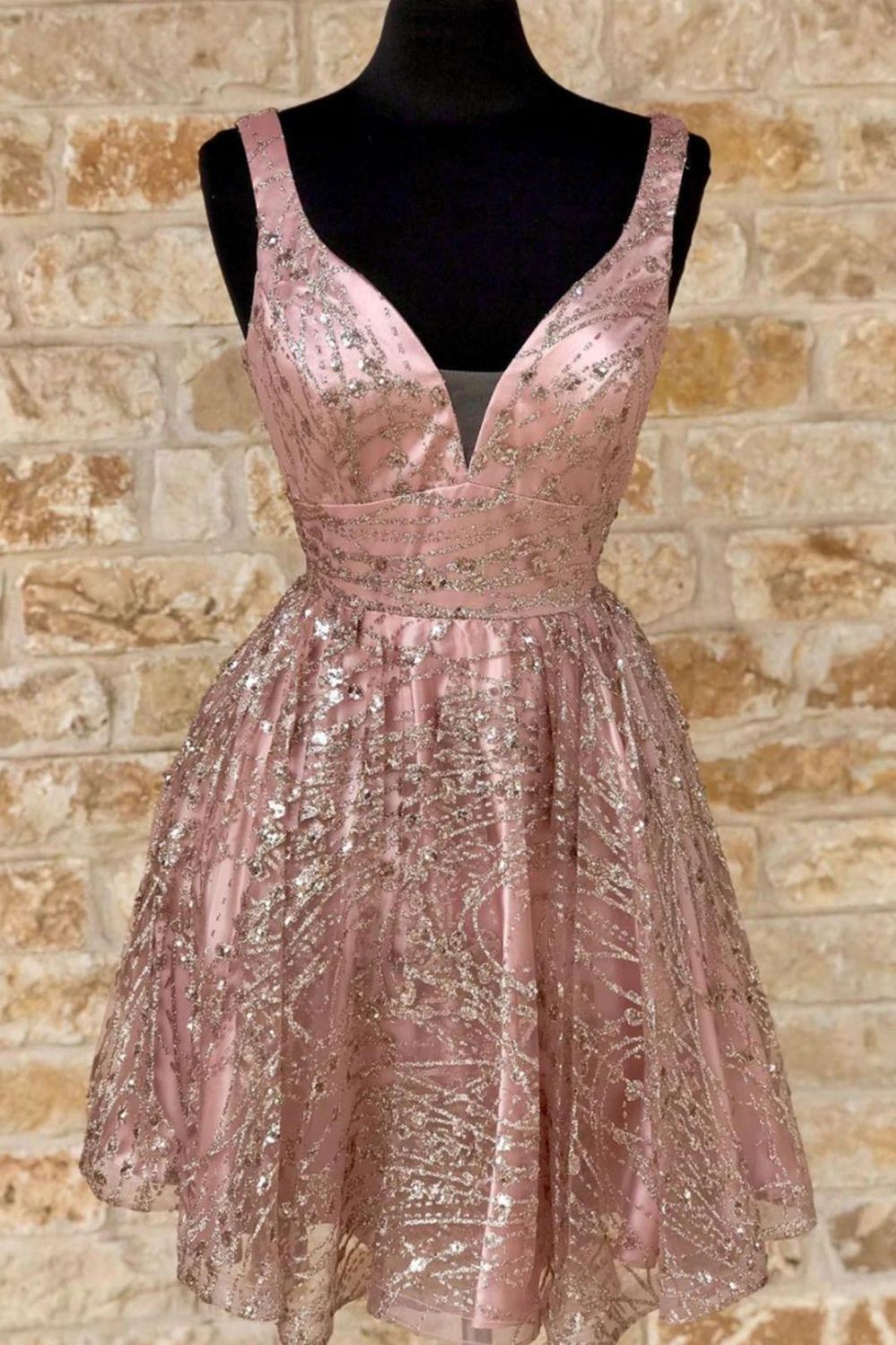 Weitese Gorgeous A-line V-neck Glitter Homecoming Dress