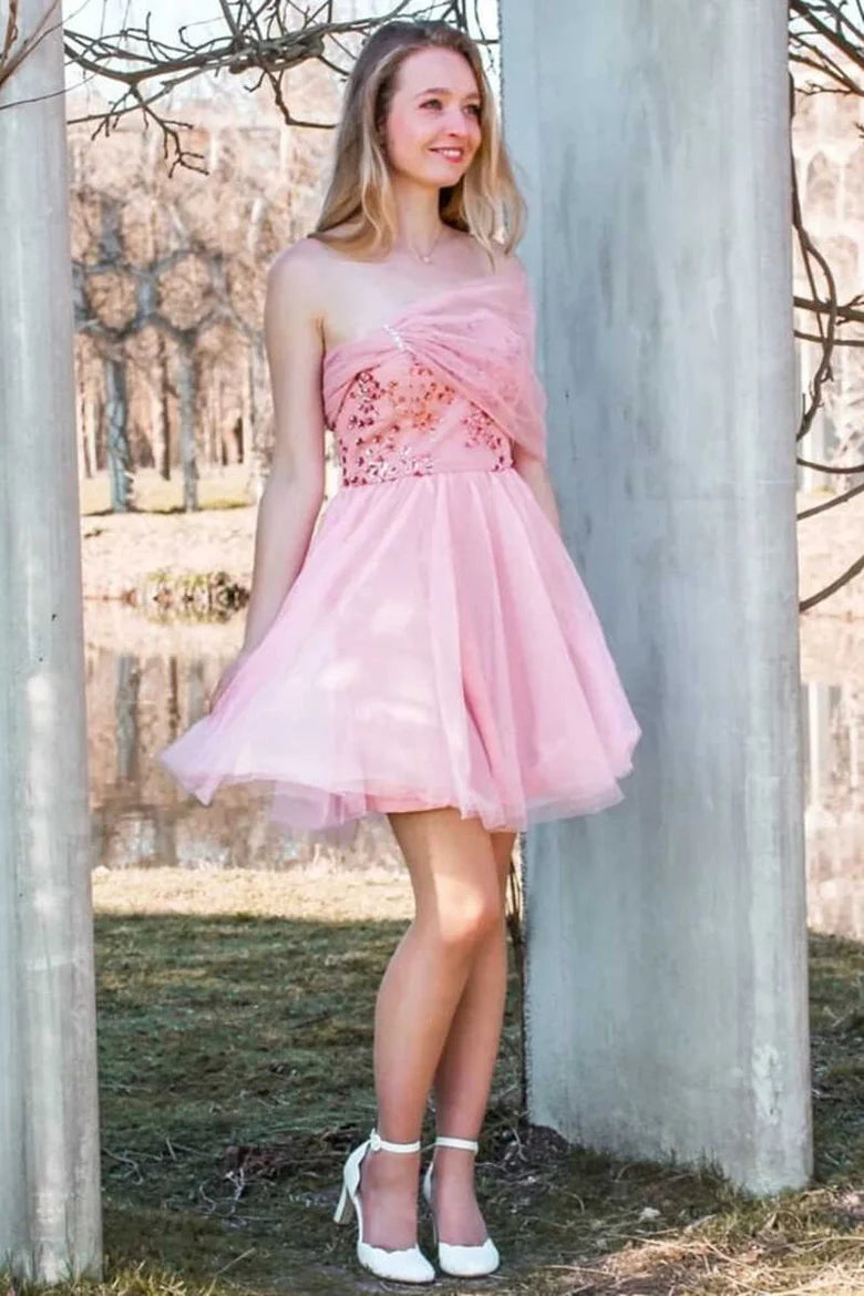 Tulle Off-the-Shoulder Sequined Strapless Short Homecoming Dress