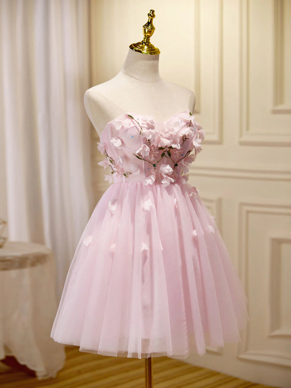 Cute Homecoming Dresses with Beading Applique