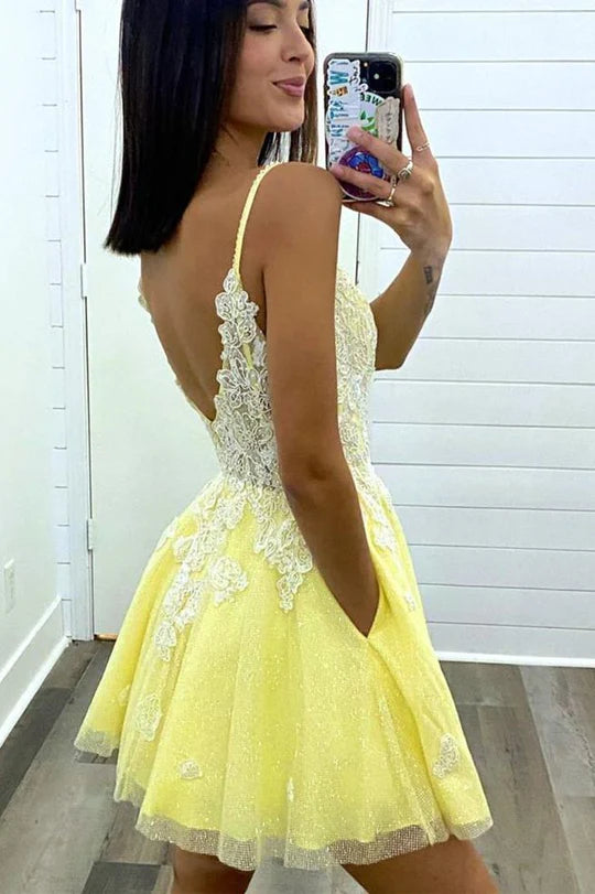 A-line Lace Appliques Short Homecoming Dress