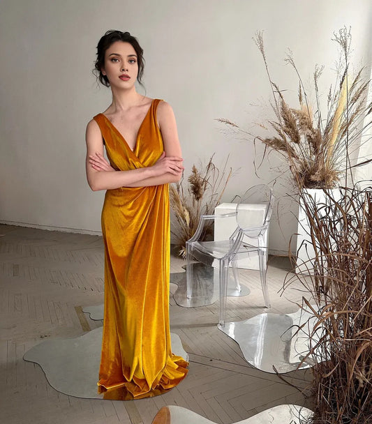 Mustard Yellow Velvet Bridesmaid Sleeveless Open Back Dress V-neck Maxi Dress Bridesmaid Prom Gown Floor Length Wedding Dress Plus Size