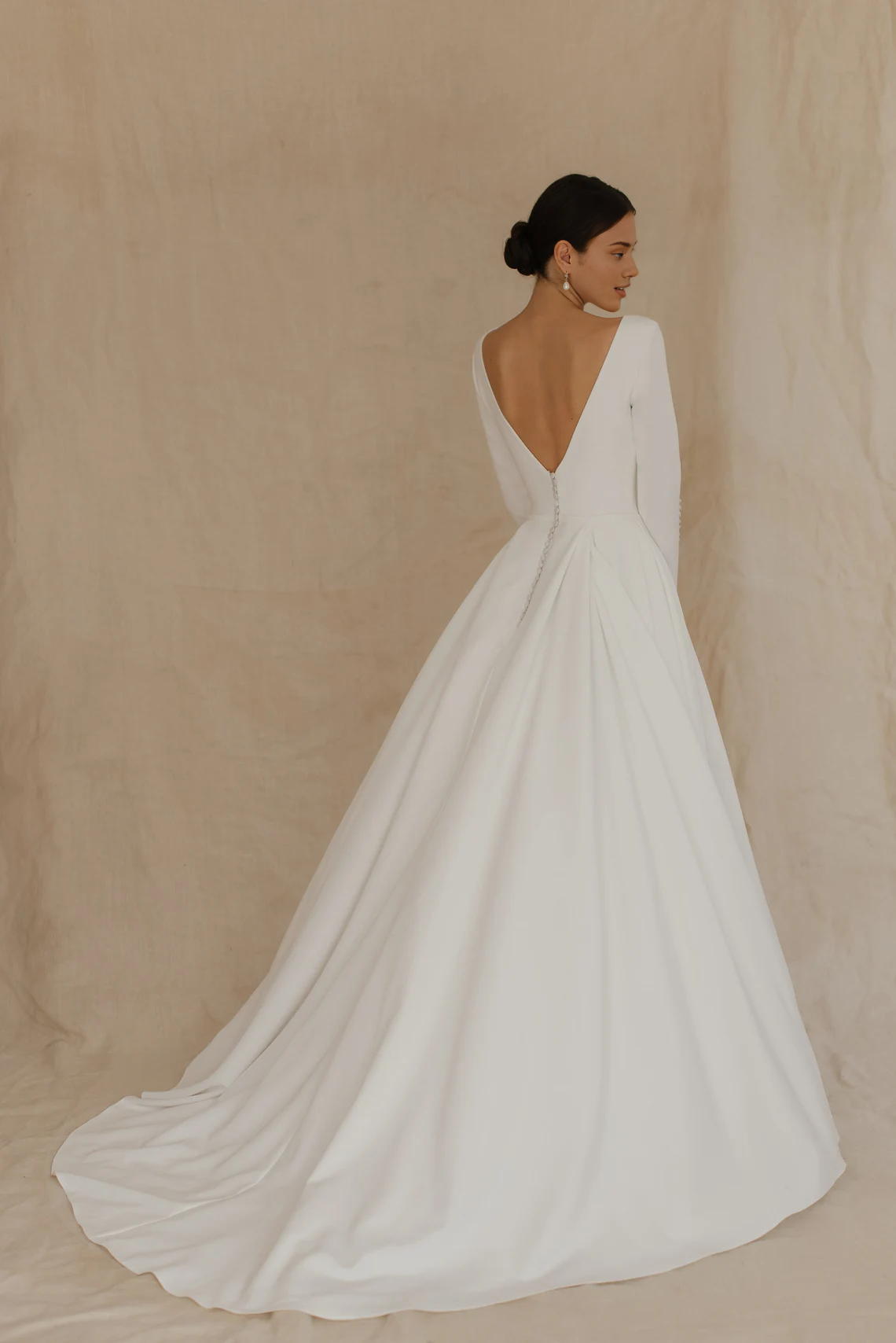 Simple Long Sleeves Deep V Neck Open Back A-line Bridal Wedding Dress With Train