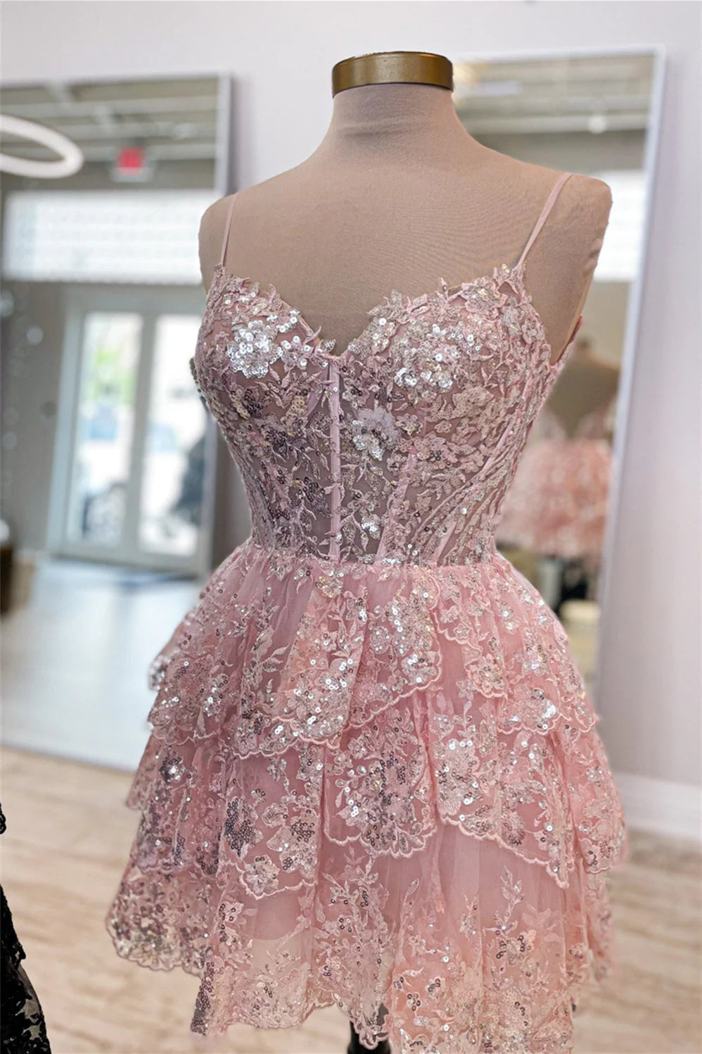 Spaghetti Straps Short Prom Dress Sequined Multi-Layers Tulle Homecoming Dress