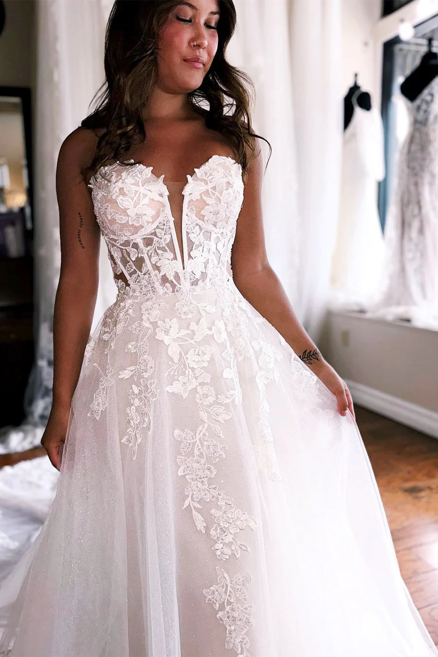 A-Line Wedding Dress With Tulle Appliques Strapless