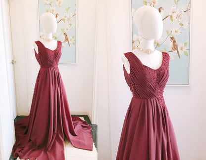 V Neck Burgundy Cowl Back Bridesmaid Dress With Lace Applique Sleeveless Elegant Chiffon Prom Evening Bridesmaid Dress With Slit