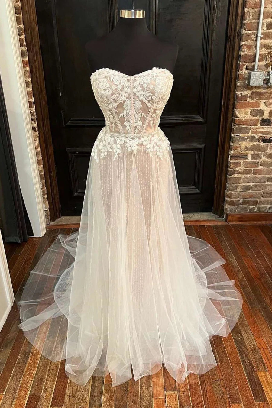 Sweetheart Appliques A-Line Long Wedding Dress