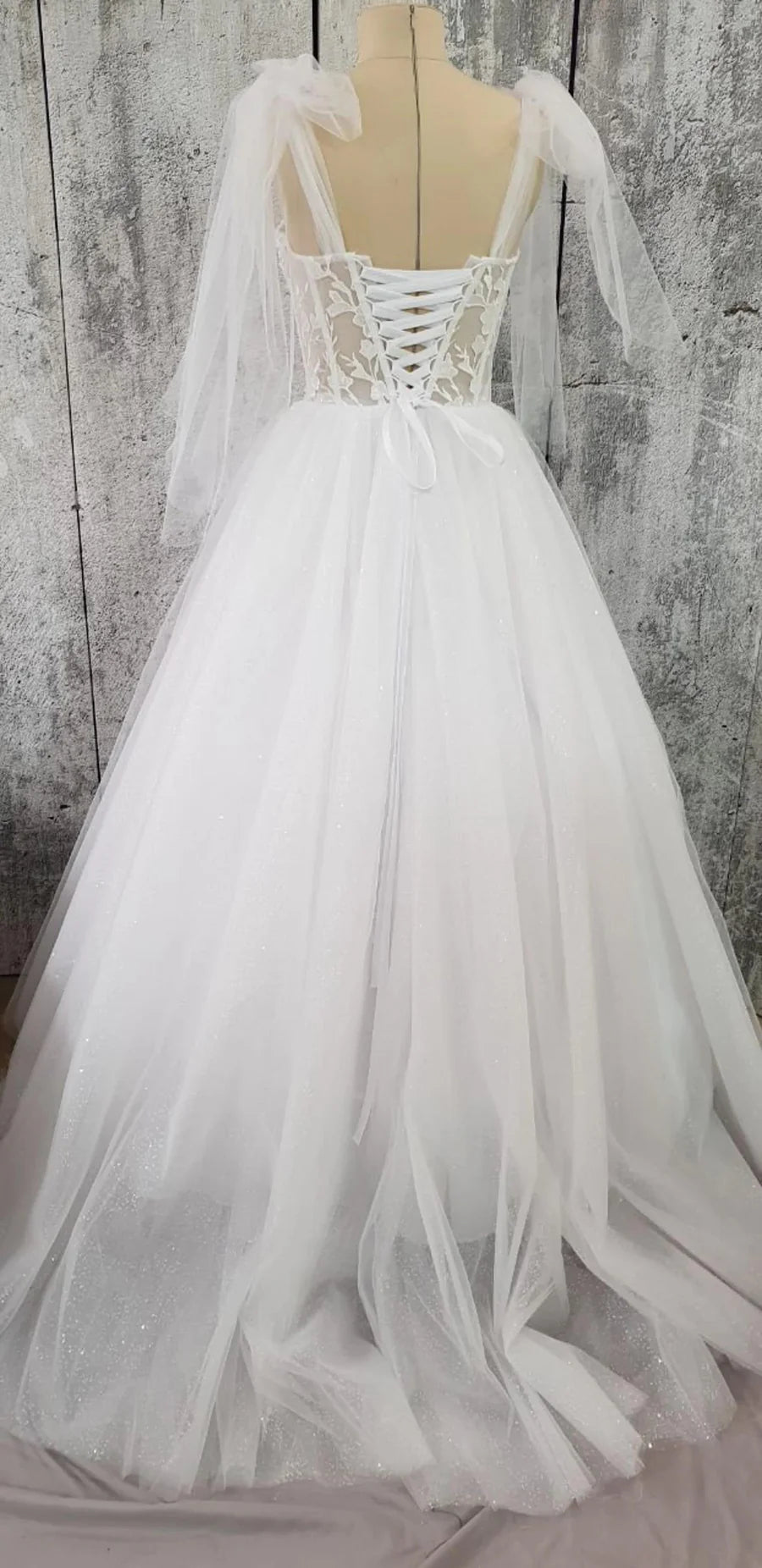 Tulle Sweetheart Lace-Up A-Line Long Wedding Dress