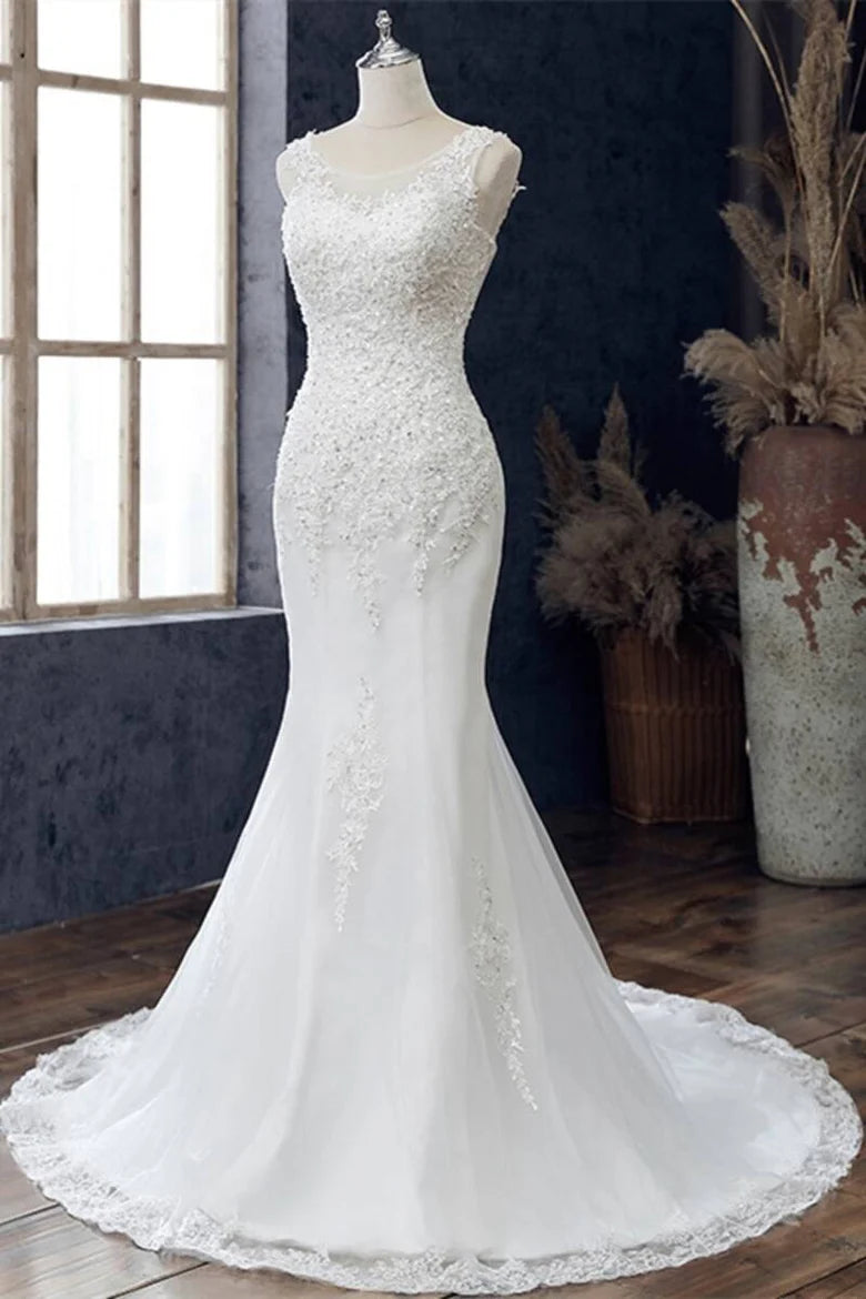 Lace Round Neck Sleeveless Trumpet Wedding Dress