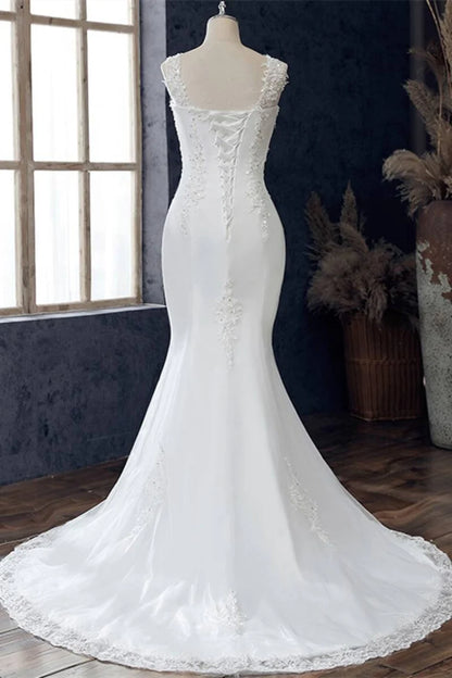 Lace Round Neck Sleeveless Trumpet Wedding Dress