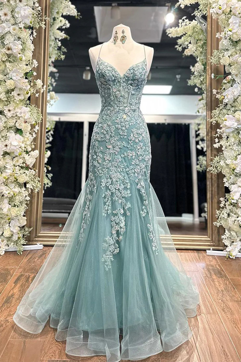 Stunning Mermaid Spaghetti Straps Corset Prom Dress With Appliques