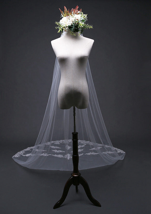 One-tier Cathedral Bridal Veils With Applique Lace