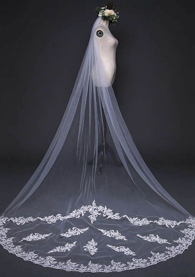 One-tier Cathedral Bridal Veils With Applique Lace