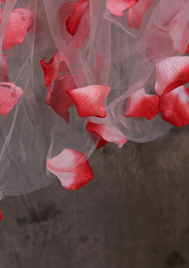 One-tier Cathedral Bridal Veils With Petal