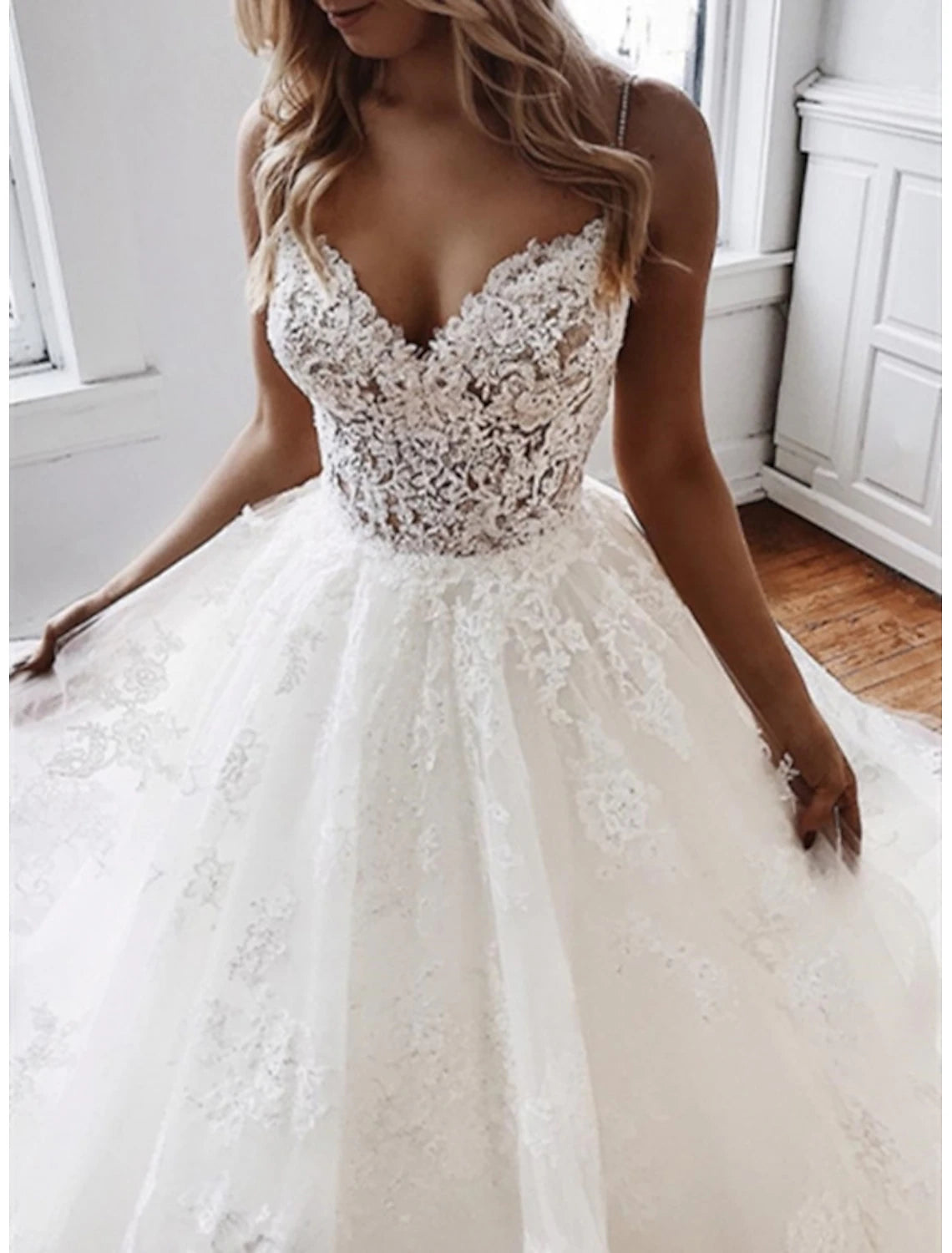 Engagement Formal Wedding Dresses Ball Gown Sweetheart Camisole Spaghetti Strap Chapel Train Lace Bridal Gowns