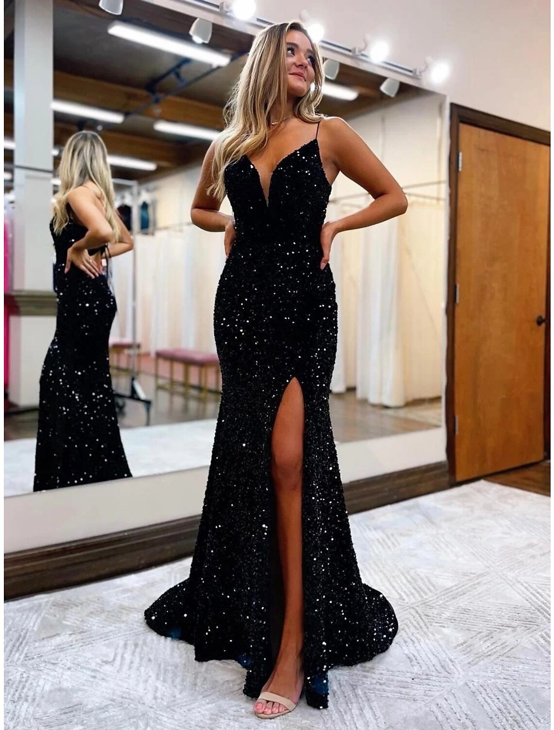 Weitese  Mermaid / Trumpet Prom Dresses Sparkle & Shine Dress Formal Wedding Party Court Train Sleeveless V Neck Sequined Backless with Sequin Slit