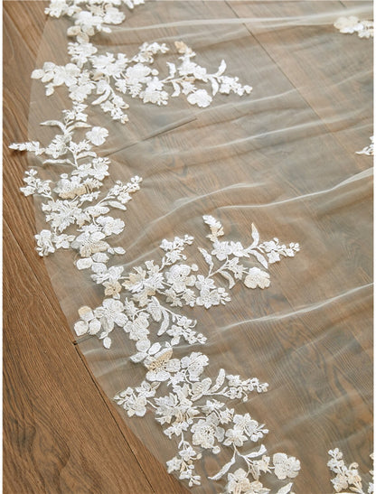 One-tier Lace Applique Edge / Lace Wedding Veil Cathedral Veils