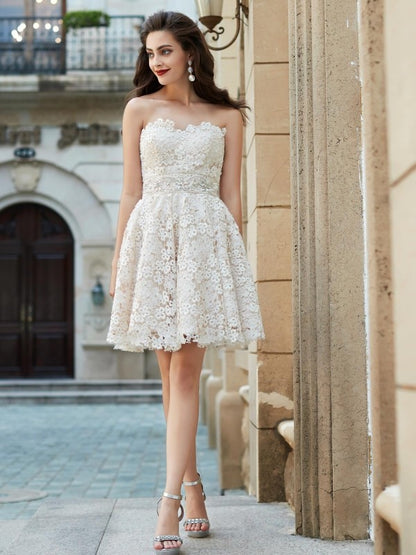 Weitese A-Line/Princess Sweetheart Sleeveless Rhinestone Short/Mini Lace Dresses