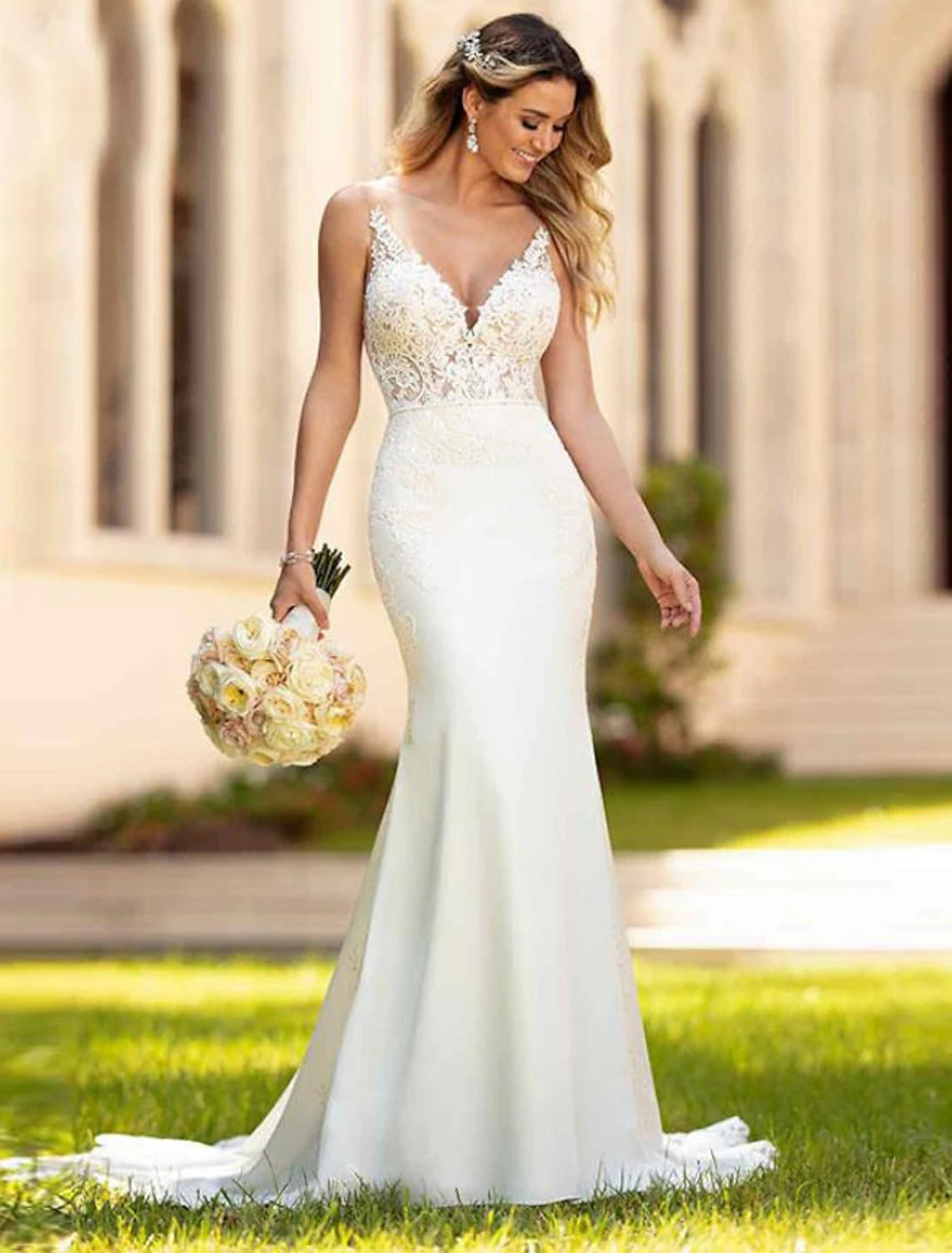 Weitese Engagement Open Back Sexy Formal Wedding Dresses Mermaid / Trumpet V Neck Sleeveless Court Train Lace Bridal Gowns With Appliques