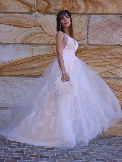 Lace Applique V-neck Sleeveless Sweep/Brush Train Wedding Dresses