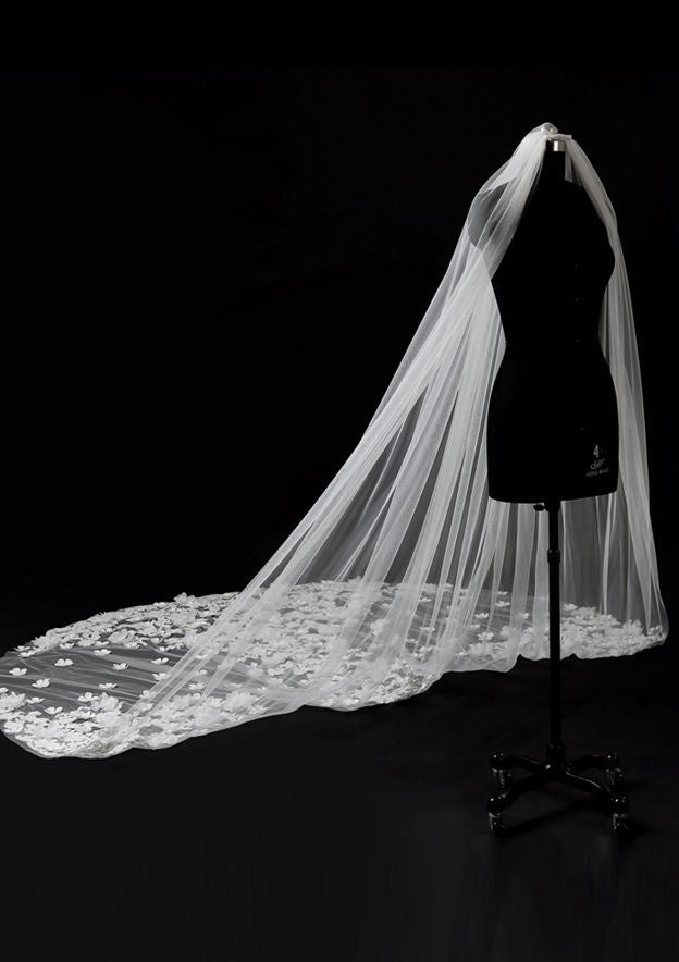 One-tier Cathedral Bridal Veils With Applique Lace Flower