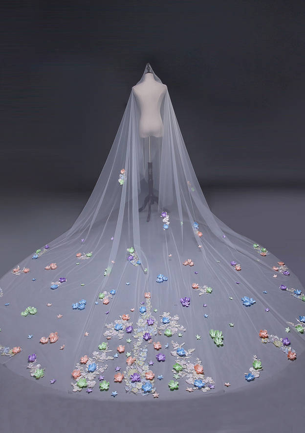 One-tier Cathedral Bridal Veils With Applique Lace Flower