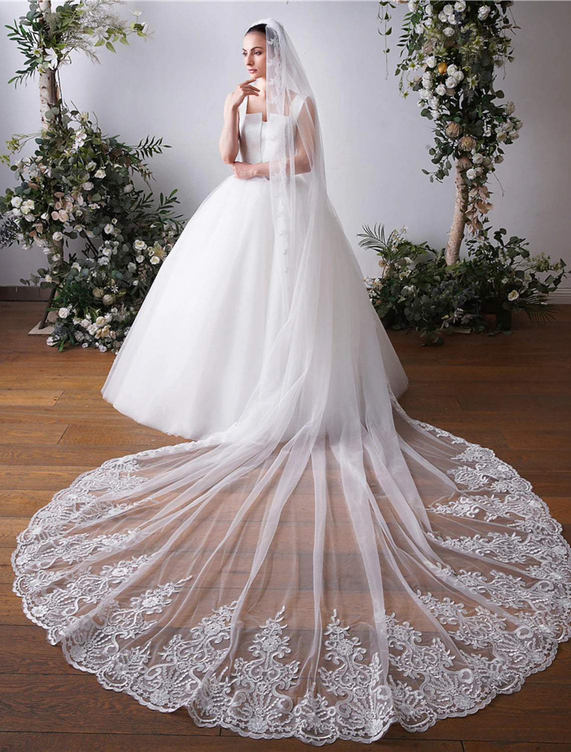 One-tier Lace Applique Edge / Lace Wedding Veil Cathedral Veils