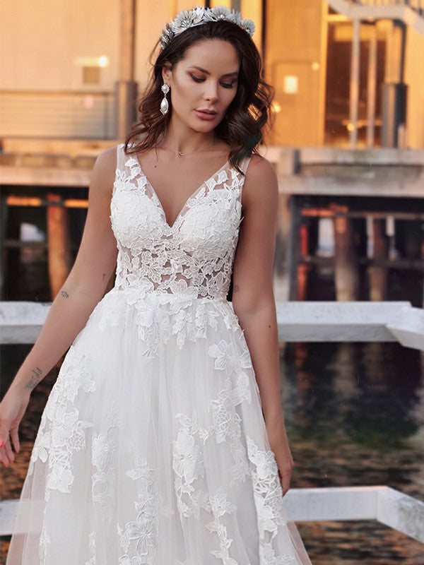 Sleeveless Applique V-neck Sweep/Brush Train Wedding Dresses