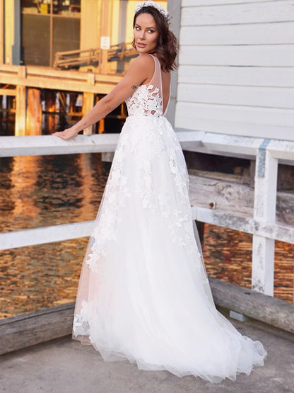 Sleeveless Applique V-neck Sweep/Brush Train Wedding Dresses