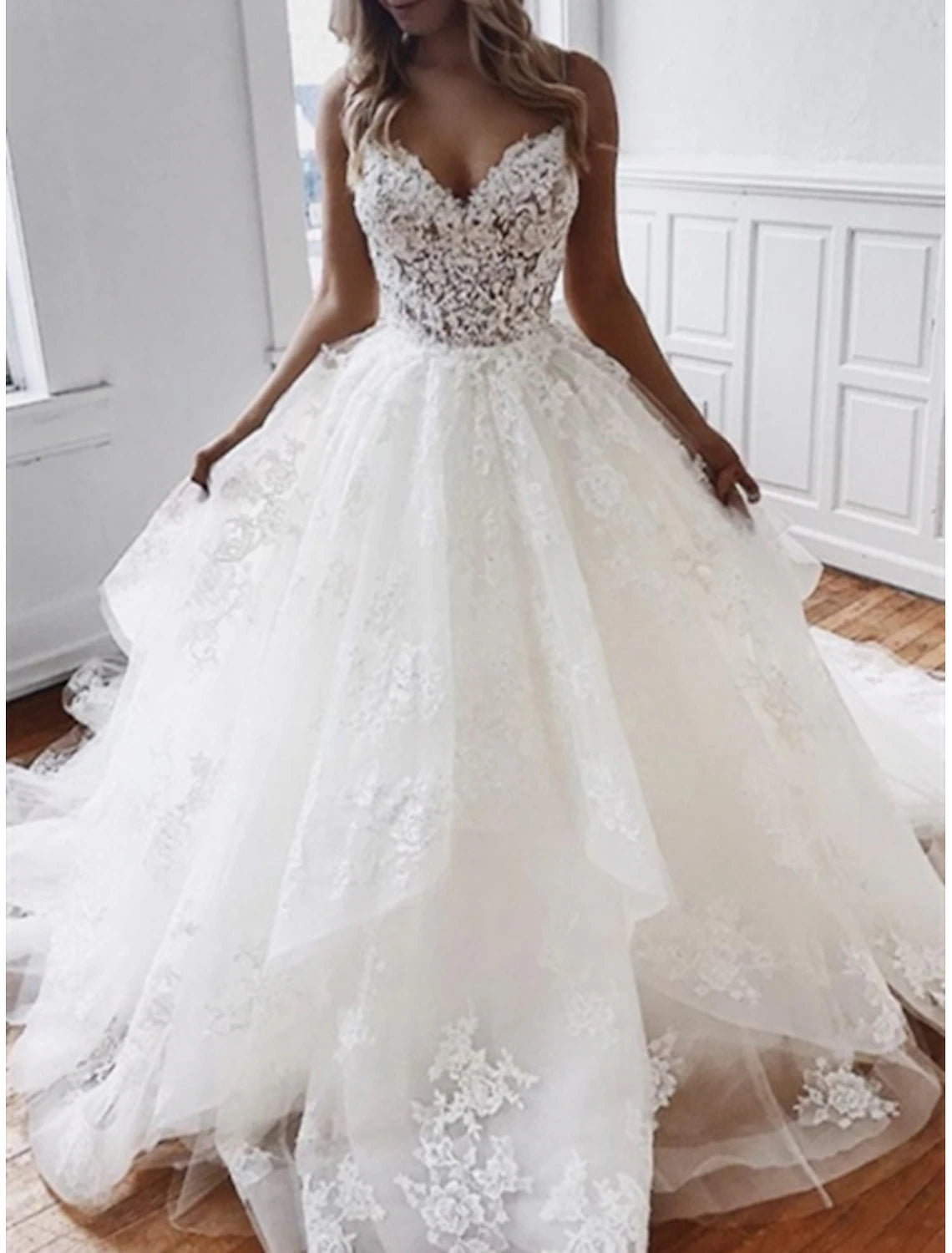 Engagement Formal Wedding Dresses Ball Gown Sweetheart Camisole Spaghetti Strap Chapel Train Lace Bridal Gowns