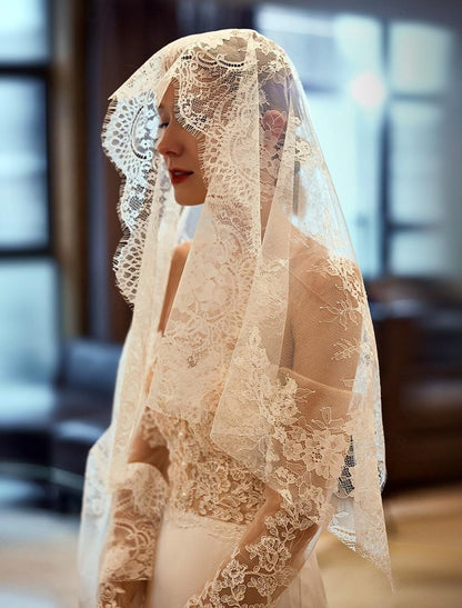 One-tier Vintage Inspired Wedding Veil Elbow Veils