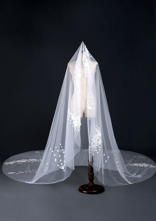 One-tier Cathedral Bridal Veils With Applique Lace Flower