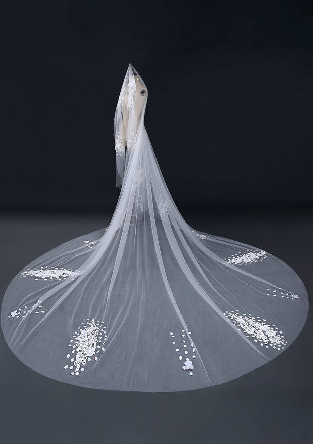 One-tier Cathedral Bridal Veils With Applique Lace Flower