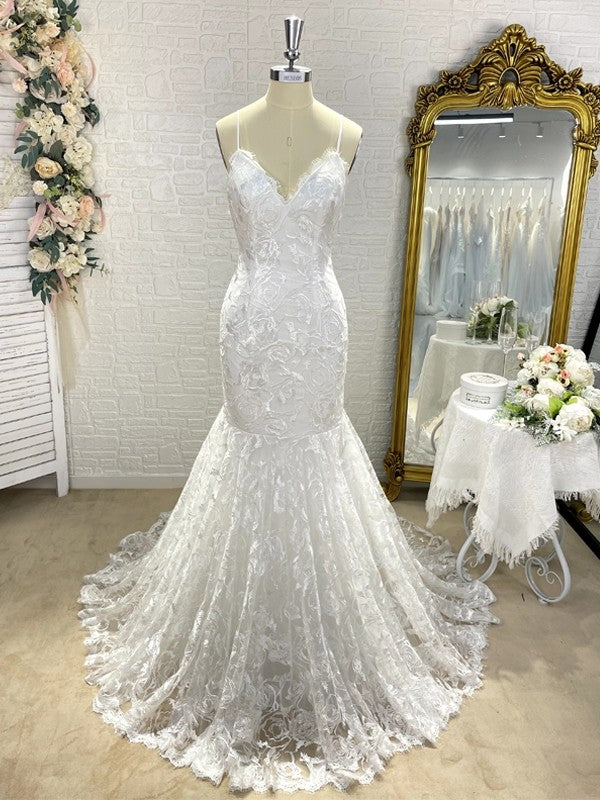 V-neck Sleeveless Lace Applique Sweep/Brush Train Wedding Dresses