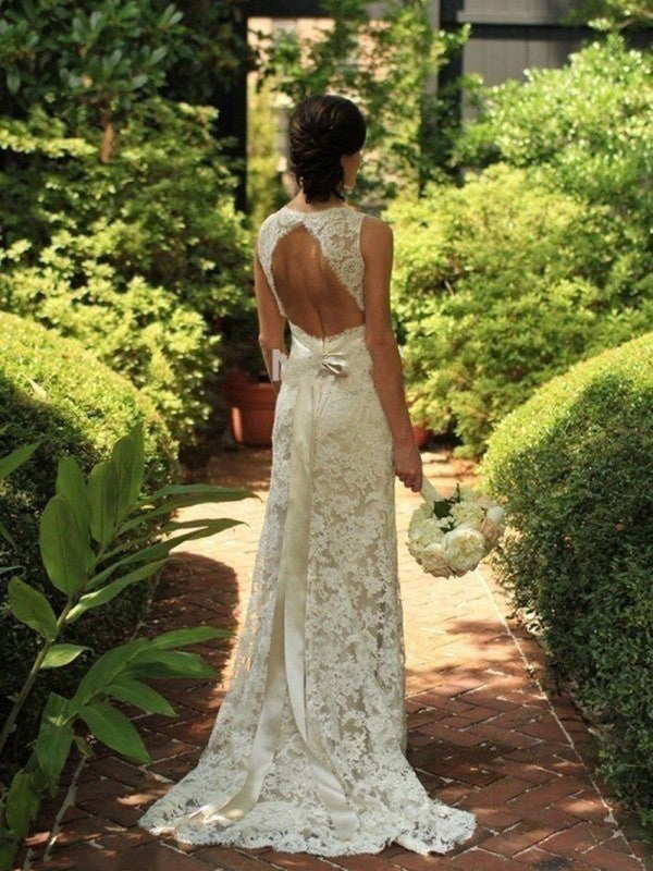 Sleeveless Lace V-neck Court Train Wedding Dresses