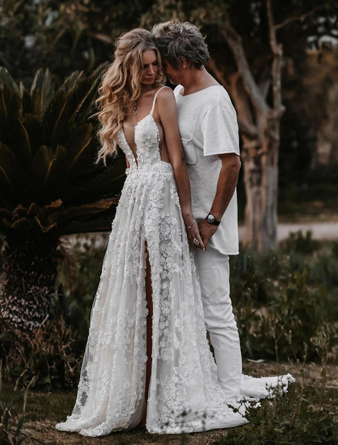 Beach Sexy Boho Wedding Dresses A-Line Sweetheart Camisole Spaghetti Strap Court Train Lace Bridal Gowns