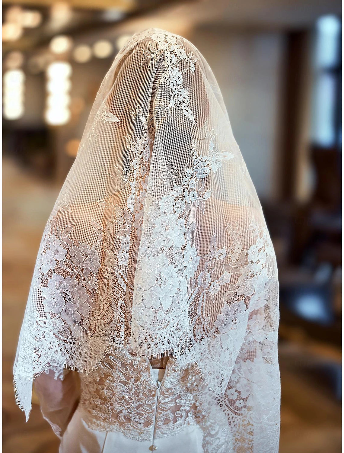 One-tier Vintage Inspired Wedding Veil Elbow Veils