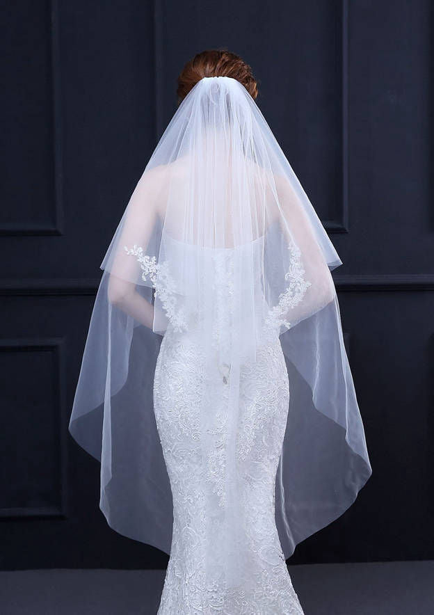 Two-tier Waltz Bridal Veils With Lace