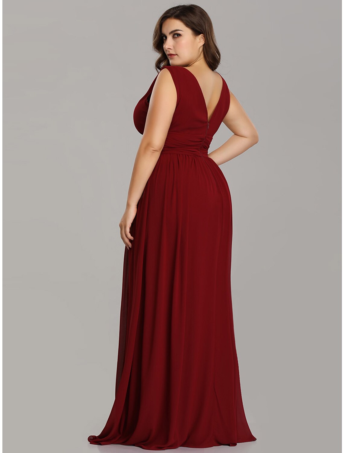 Weitese A-Line Evening Gown Plus Size Dress Wedding Guest Formal Evening Floor Length Sleeveless V Neck Bridesmaid Dress Chiffon V Back with Pleats